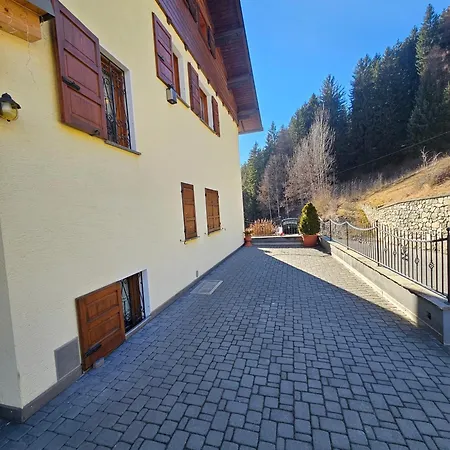 Dosso Apartman *